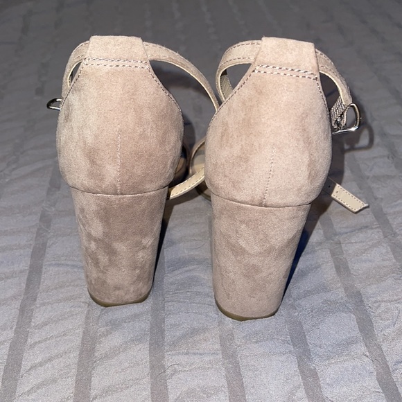 Heels - Picture 2 of 5